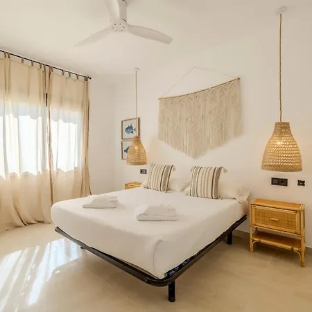 Вілла Urbanizacion El Oasis, 20 En 1ª Linea Playa Денія